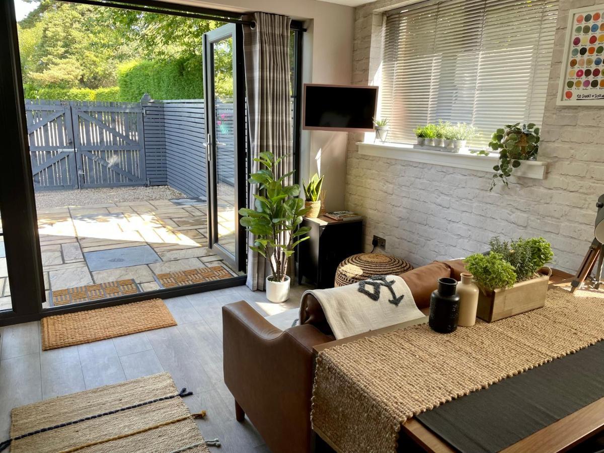 Stylish, Central Studio With Kitchen & Large Deck Fort William Exterior foto
